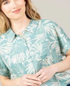 Chemise Femme Manches Courtes Imprimé Vert 11 Chemise Femme Manches Courtes Imprimé Vert -Style Famille Boutique prod 10727 chemise chemisier mc imprime vert celiora 666x812 fc7ea0111e0b