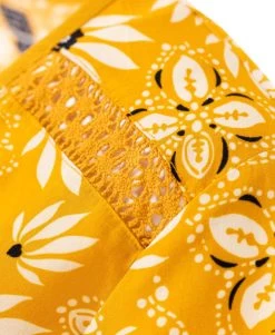 Blouse Manches Courtes Imprimé Jaune Femme -Style Famille Boutique prod 6021 blouse mc imprime jaune claie 666x812 fc7ea0111e0b