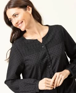 Chemise Noire Plumetis Femme -Style Famille Boutique prod 8027 chemise chemisier ml noir cadrat 666x812 fc7ea0111e0b